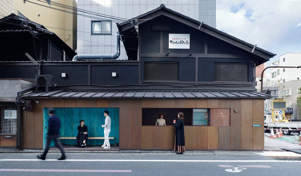 A Splash of Color: G ARCHITECTS STUDIO Transforms a Cozy Café in Kyoto