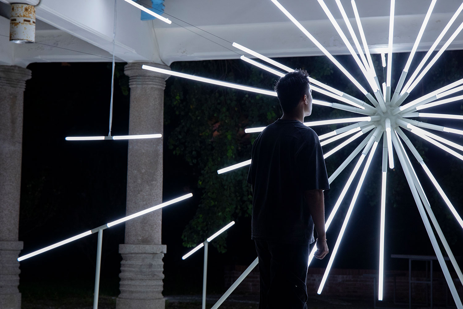 A Starburst of Enlightenment: Jun Ong's "Halo" Illuminates Taiwan's Past