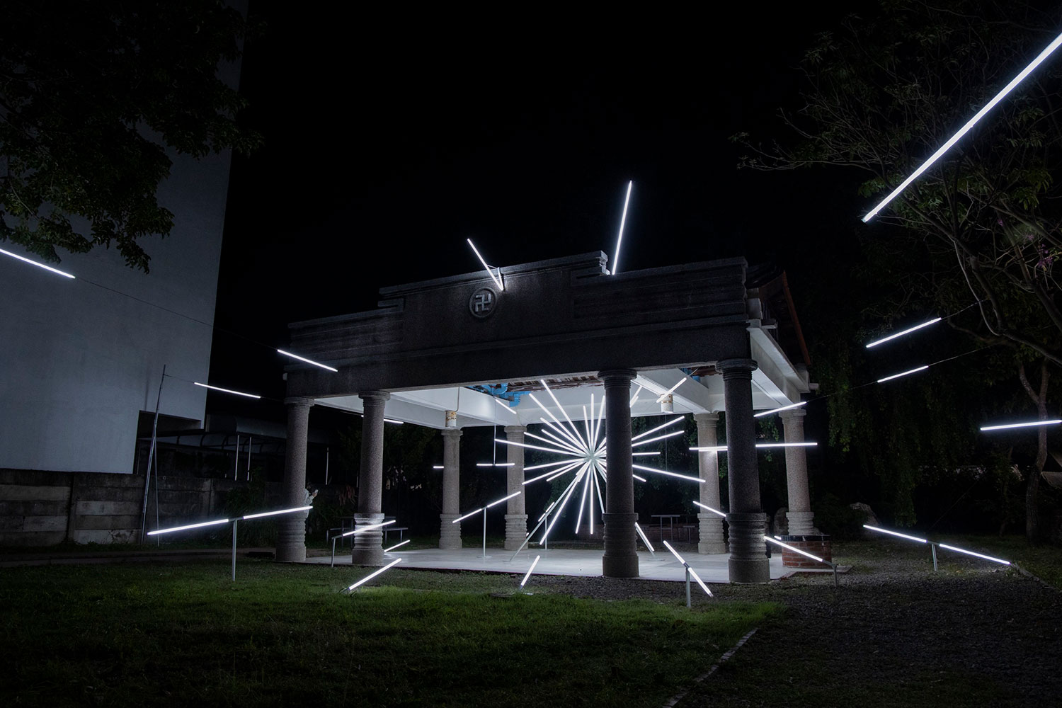 A Starburst of Enlightenment: Jun Ong's "Halo" Illuminates Taiwan's Past