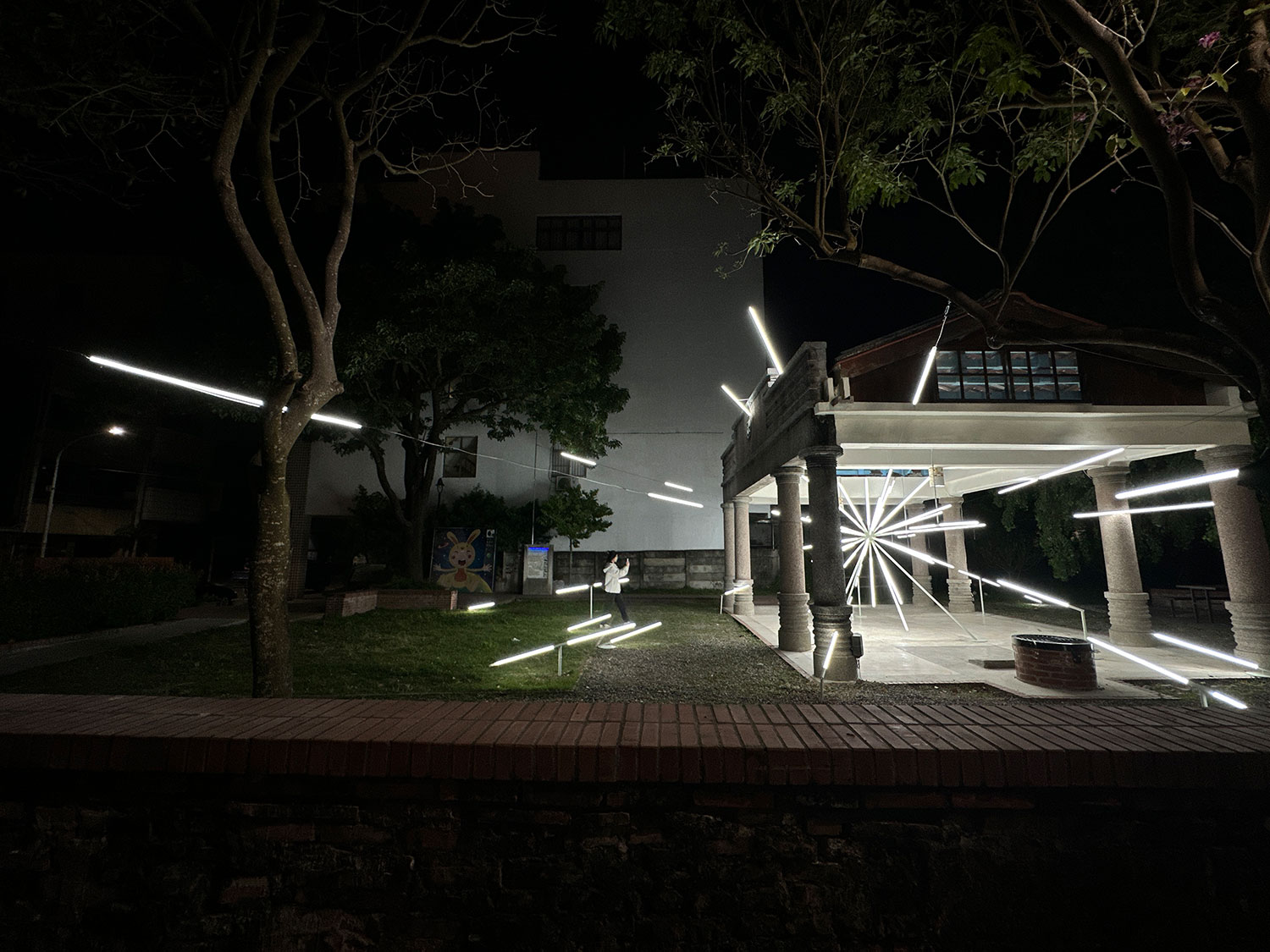 A Starburst of Enlightenment: Jun Ong's "Halo" Illuminates Taiwan's Past