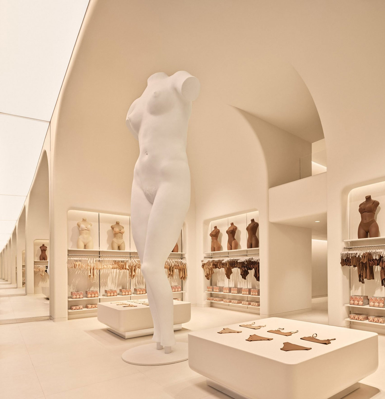 A Study in Nude: De Cárdenas' Architectural Vision for SKIMS Flagship Store in New York