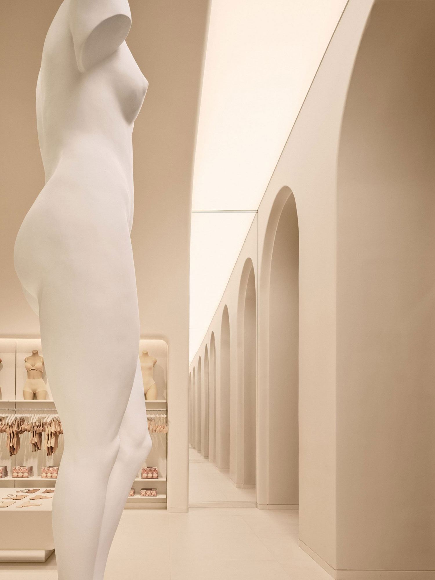 A Study in Nude: De Cárdenas' Architectural Vision for SKIMS Flagship Store in New York