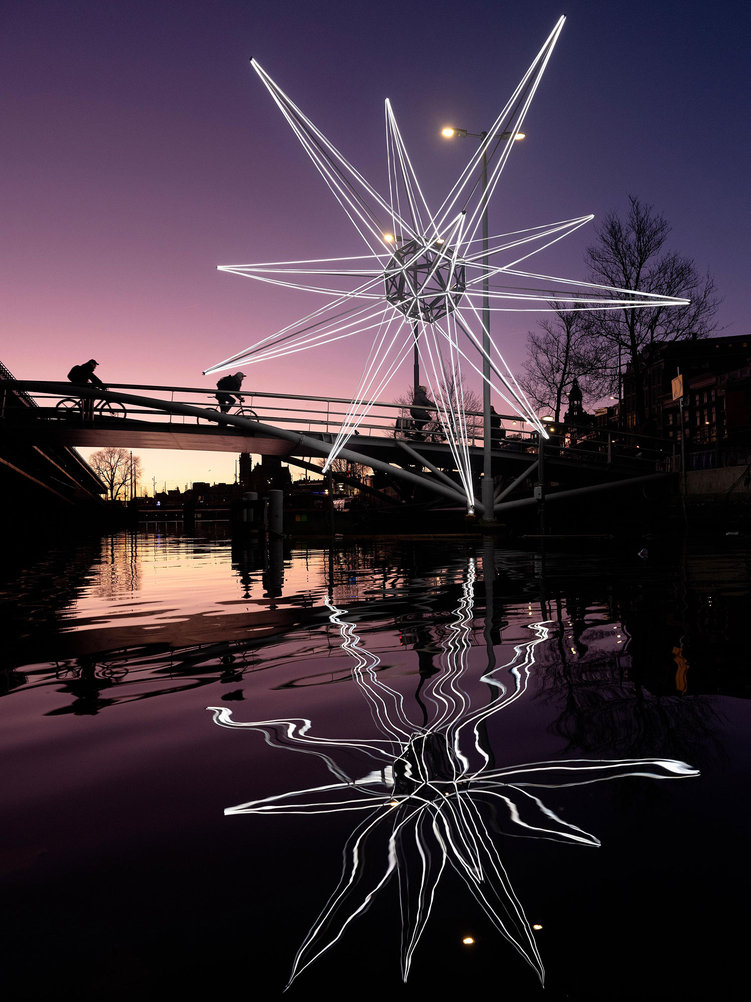 Amsterdam Light Festival Welcomes "Polaris": A Celestial Beacon in the Cityscape