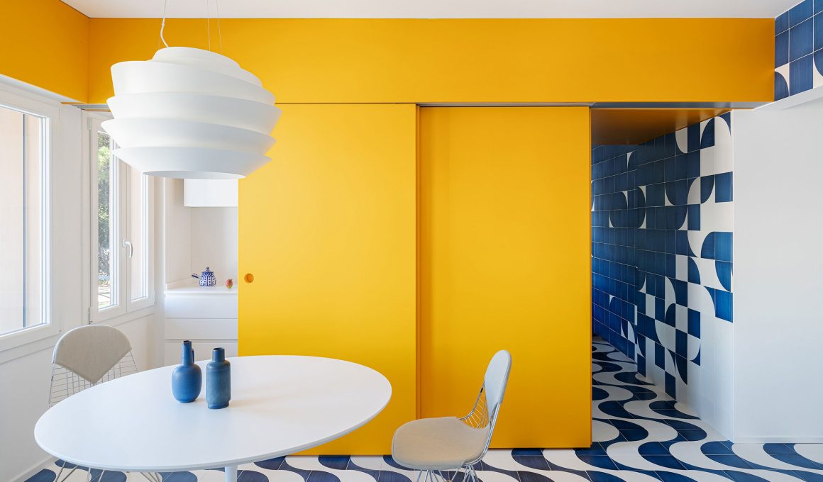 Appartamento a Grado: A Vibrant Renovation Blending Color and Geometry with Flexible Spaces