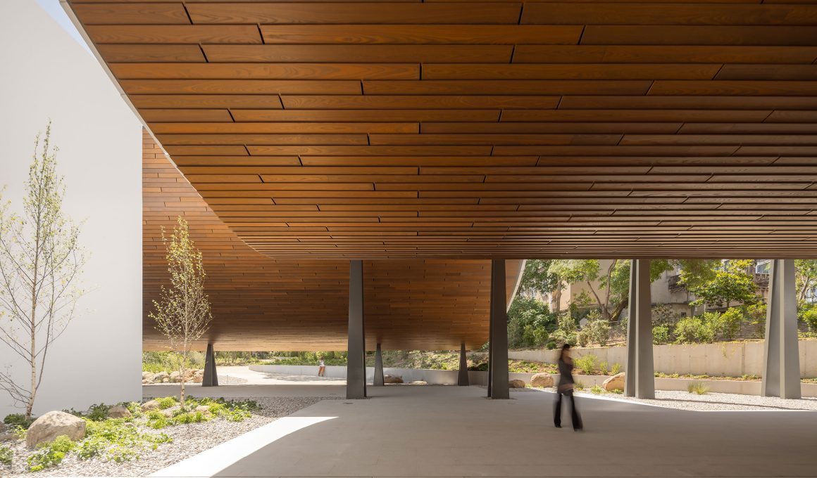 Buro Happold and Kengo Kuma Redesign Centro de Arte Moderna Gulbenkian with Stunning Timber Roof