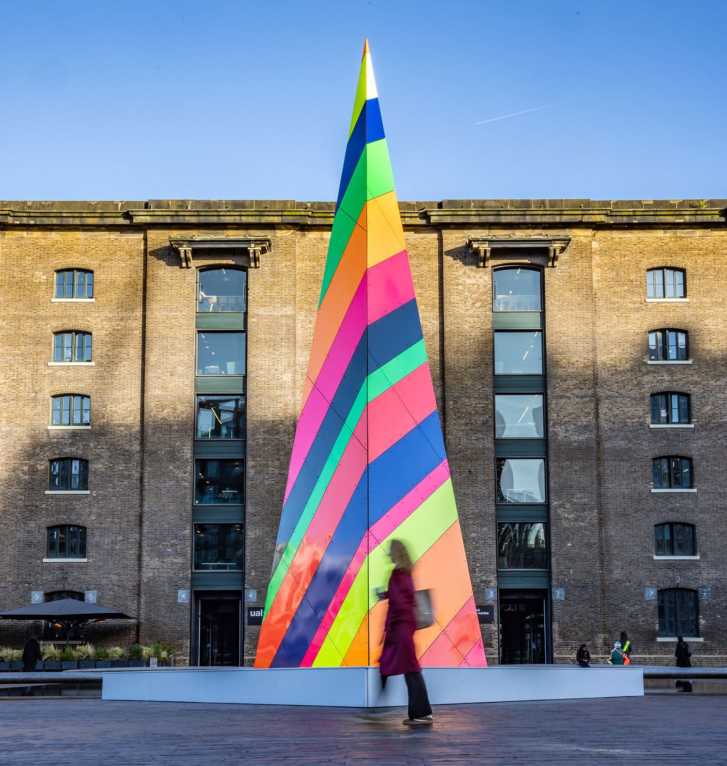 Fluorescence: Liz West's Eye-Catching Neon Christmas Tree Illuminates Kings Cross