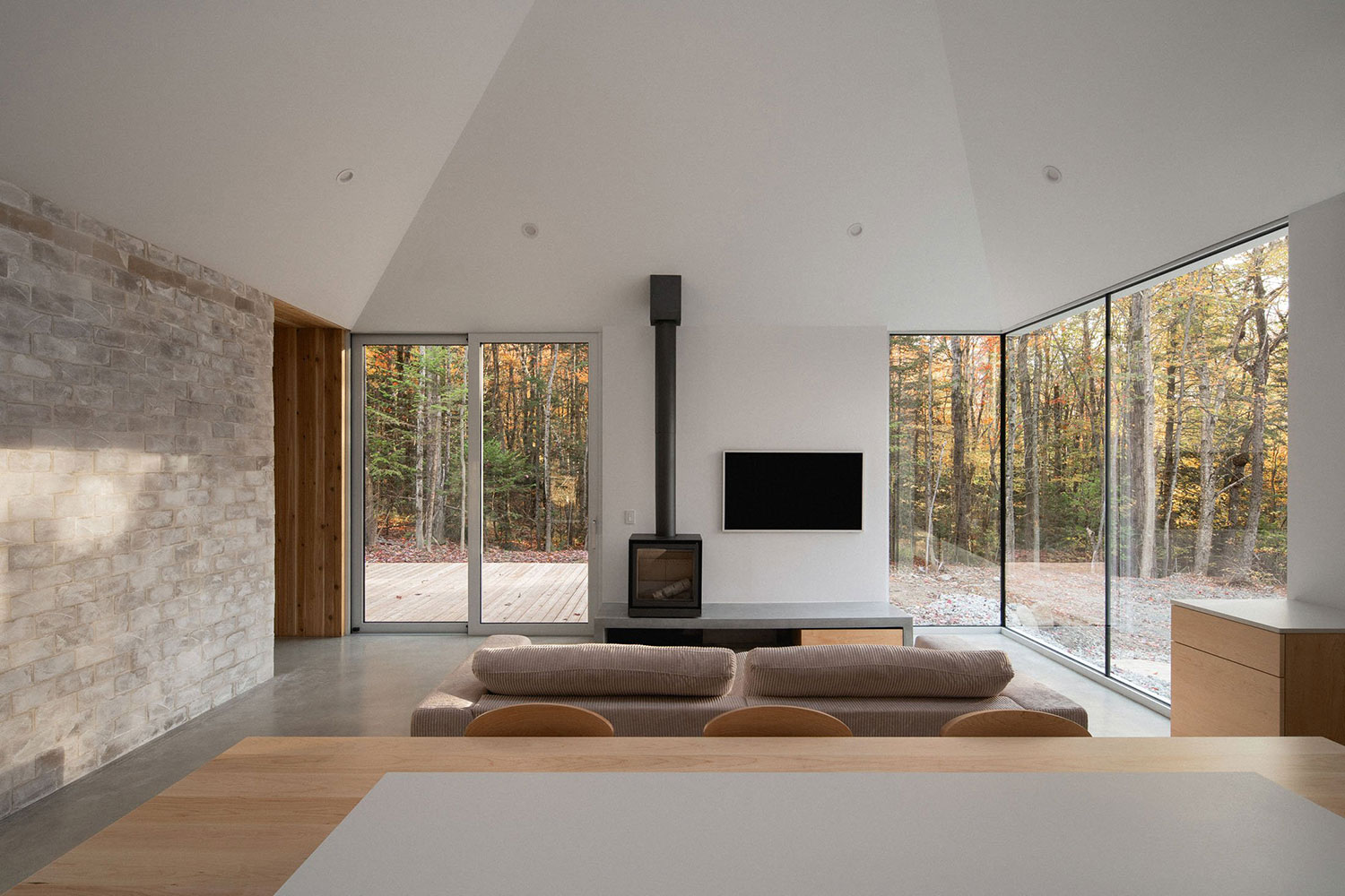 Small-Scale, Grand Ambitions: The Selenite Retreat by Naturehumaine in Quebec's Woodlands