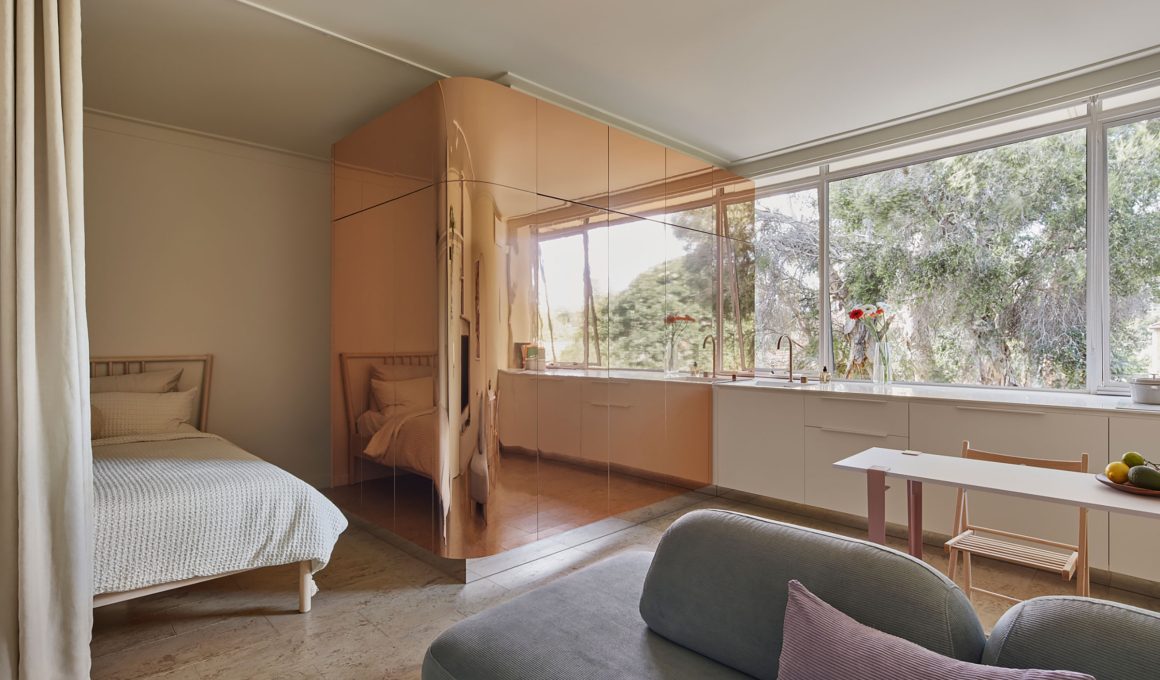 A Copper-Centric Micro Studio in St. Kilda