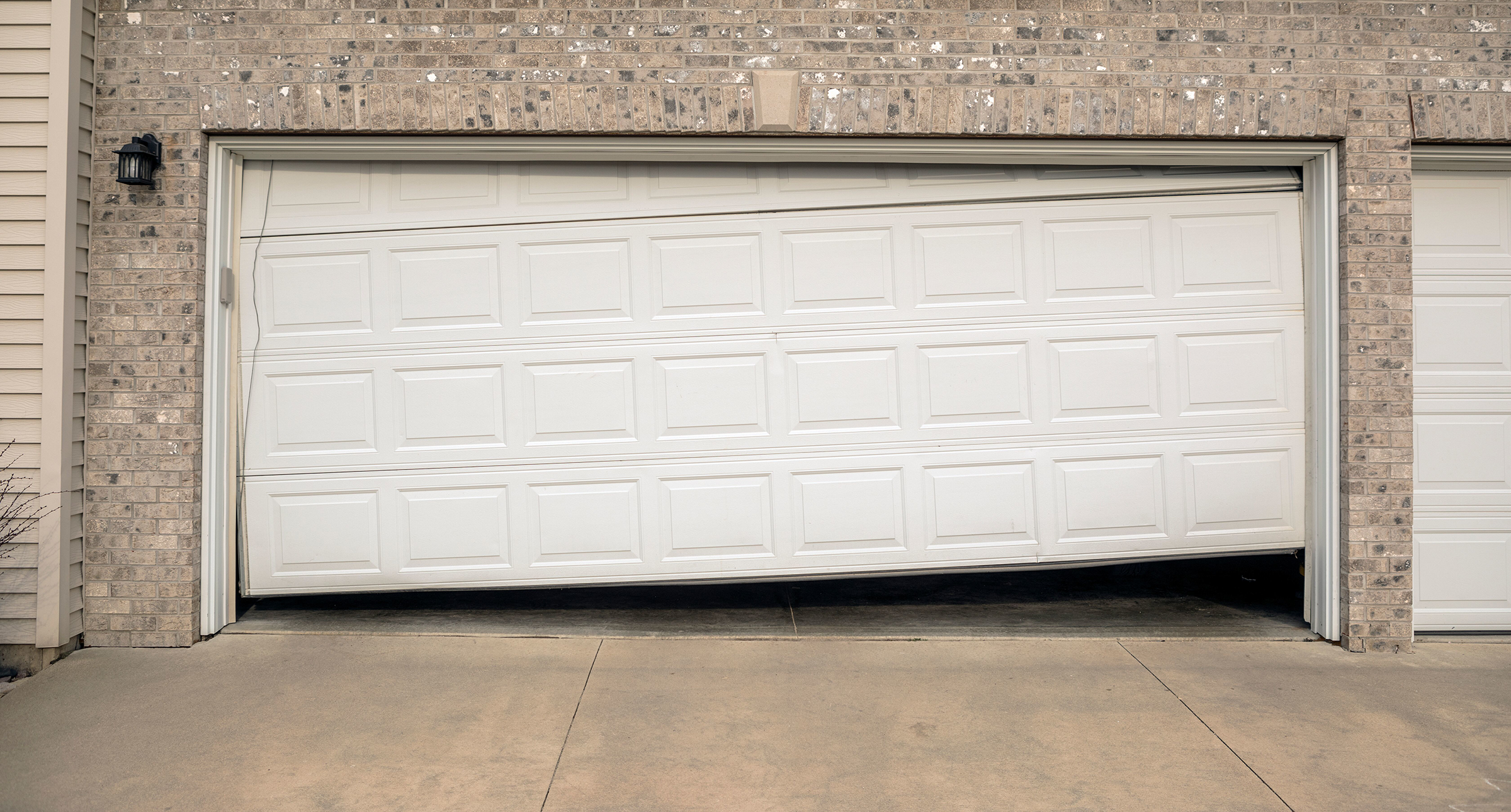 5 Signs You Need to Replace Your Garage Door